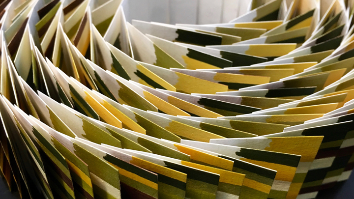 Oeuvre d'art en papier, color avec de feutres