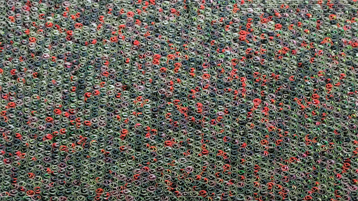 detail gris-rouge